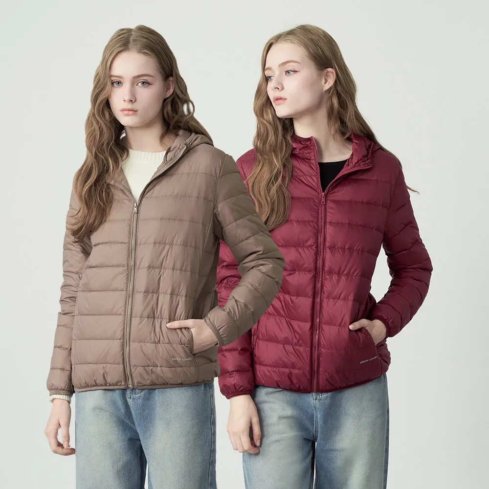 【pierre cardin 皮爾卡登】網路獨家 女款 輕量連帽羽絨外套(多色任選/附收納袋)