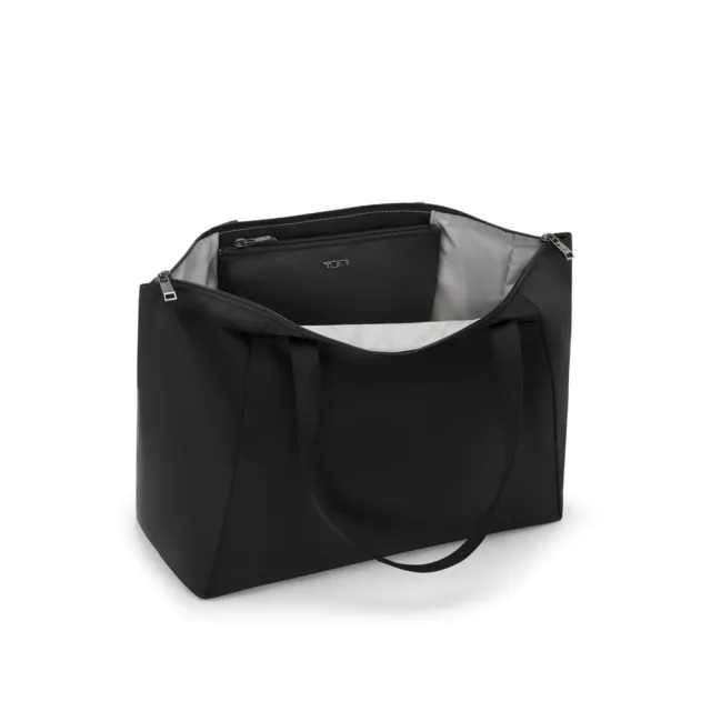 【TUMI】Voyageur Just In Case 中型托特包 - 黑色/烟槍色(TUMI 官方旗艦店)