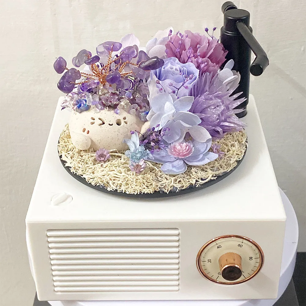 【OSTARA FLORIST 奧斯塔拉花藝】復古轉盤留聲機水晶樹豆丁花禮(水晶樹、永生花、花禮)