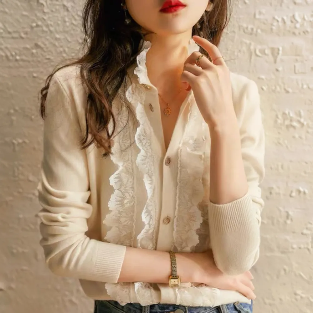 【LANNI 藍尼】★花邊蕾絲造型長袖上衣(OL/女裝/休閒)