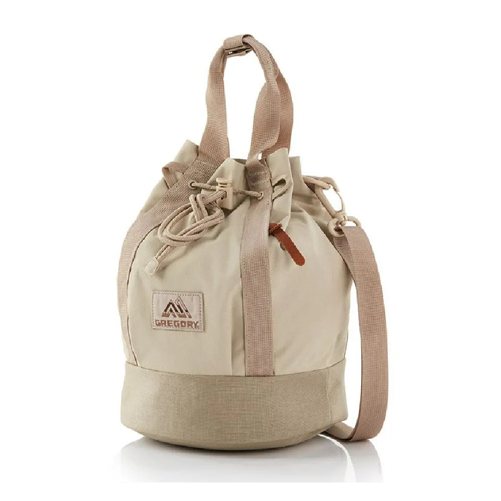 【Gregory】5L Ladybird 2WAY Bucket兩用水桶包《沙色》131369/圓筒型側背包/隨身包