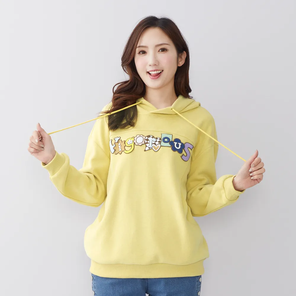 【betty’s 貝蒂思】出清品  字母拼貼內刷毛連帽T-shirt(黃色)
