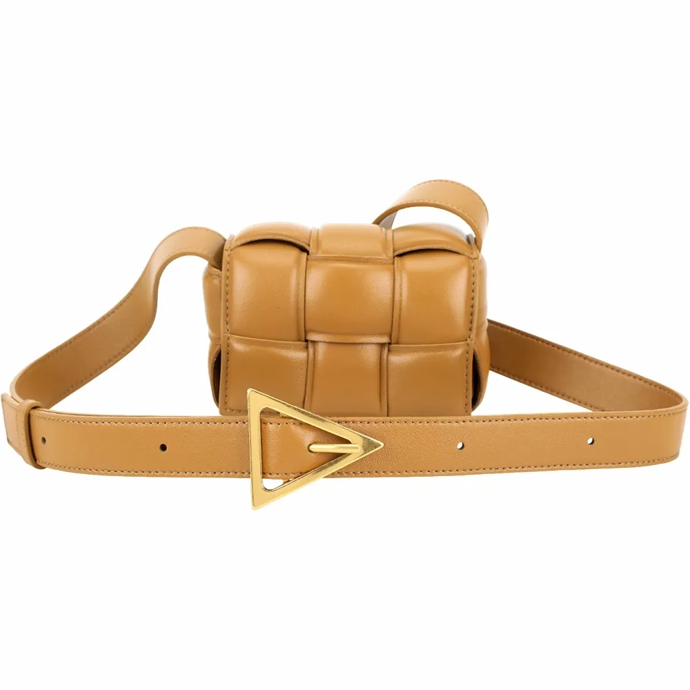 【BOTTEGA VENETA 寶緹嘉】BV Candy Padded Cassette 小羊皮錢包 斜背包(迷你/駝色)