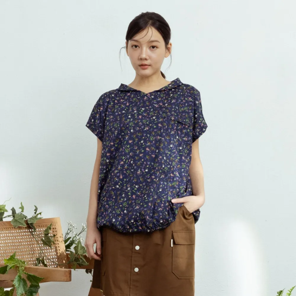 【MOSS CLUB】彩色手繪風花卉翻領蓋袖上衣 藍 黑 白