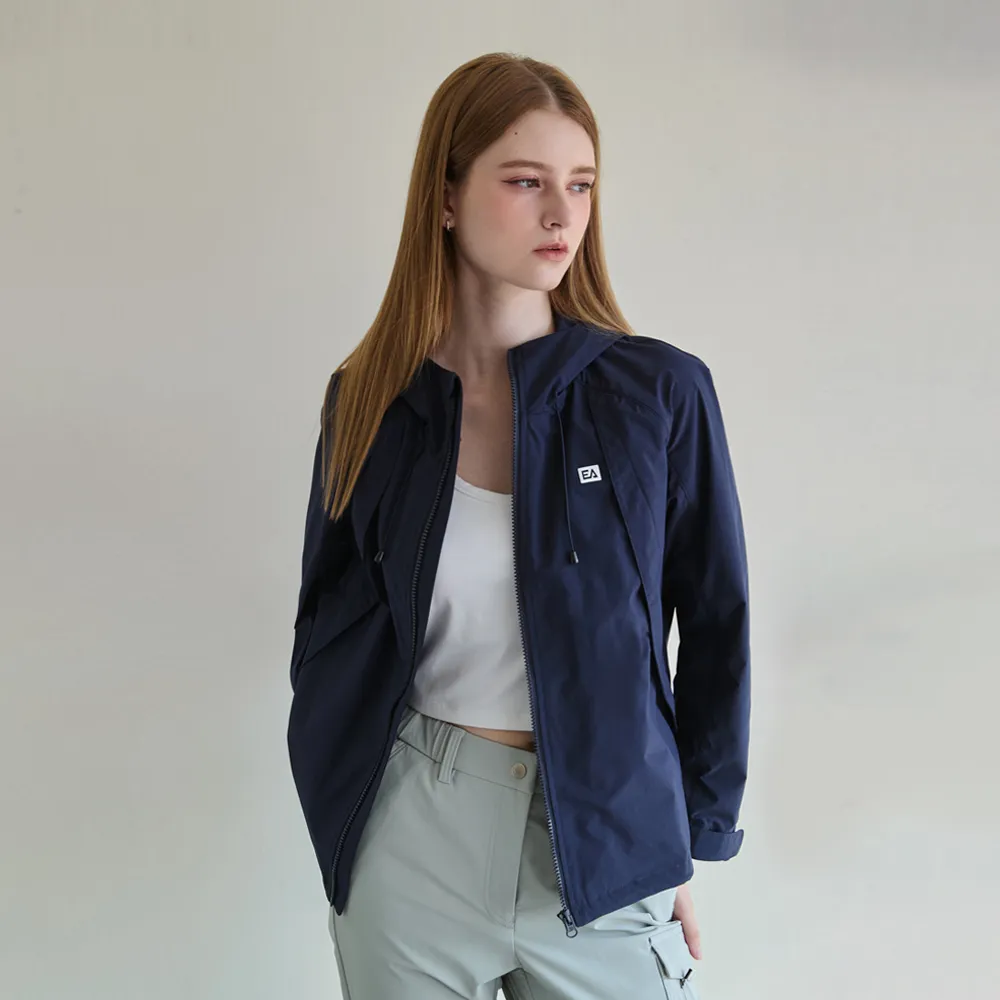 【ELLE ACTIVE】女款 輕量連帽風衣外套-深藍色(EA25A1W6102-39)