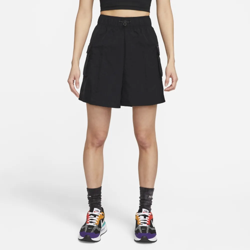 【NIKE 耐吉】AS W NSW ESSNTL WVN HR SHORT 女 運動 短褲 黑 口袋 休閒褲 穿搭(DM6248-010 ∞)