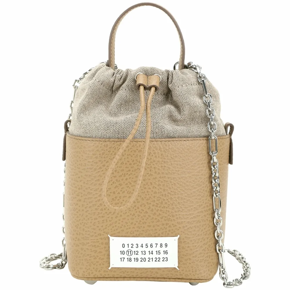 【MM6 MAISON MARGIELA】5AC 小款 粒面牛皮帆布束口水桶包-卡其色 法國精品