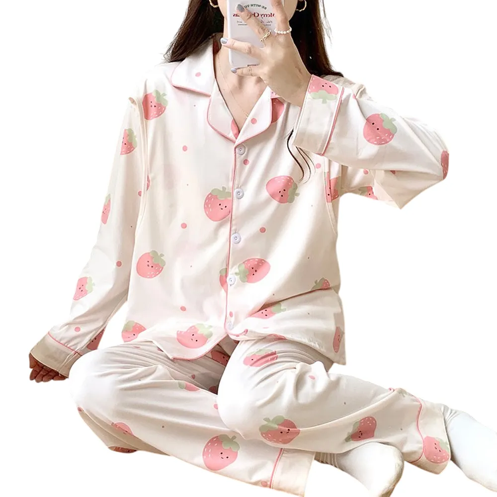 【lingling】全尺碼-笑臉草莓側掀哺乳衣牛奶絲長袖二件式睡衣組 孕婦睡衣居家服(PA4396-米白草莓)