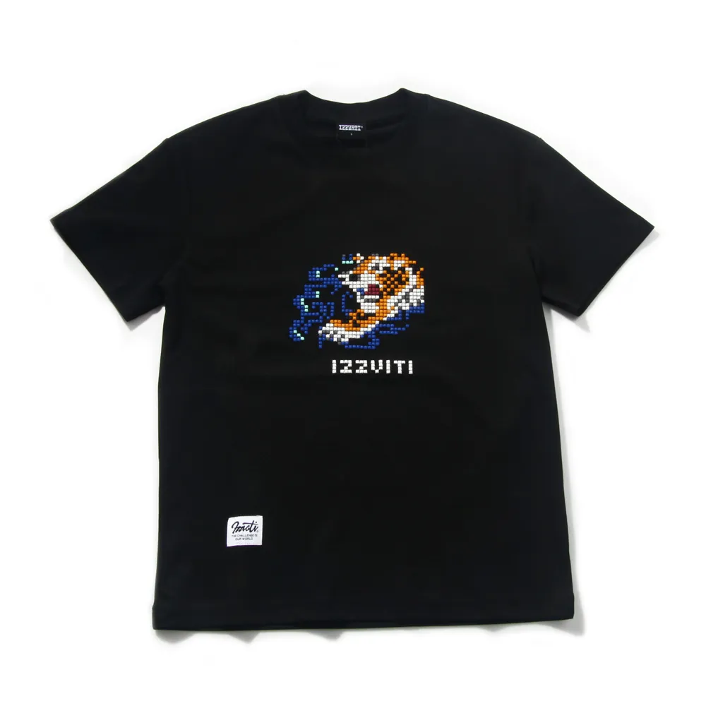 【IZZVATI】下山虎樂高畫短T-黑色(品牌LOGO經典款)