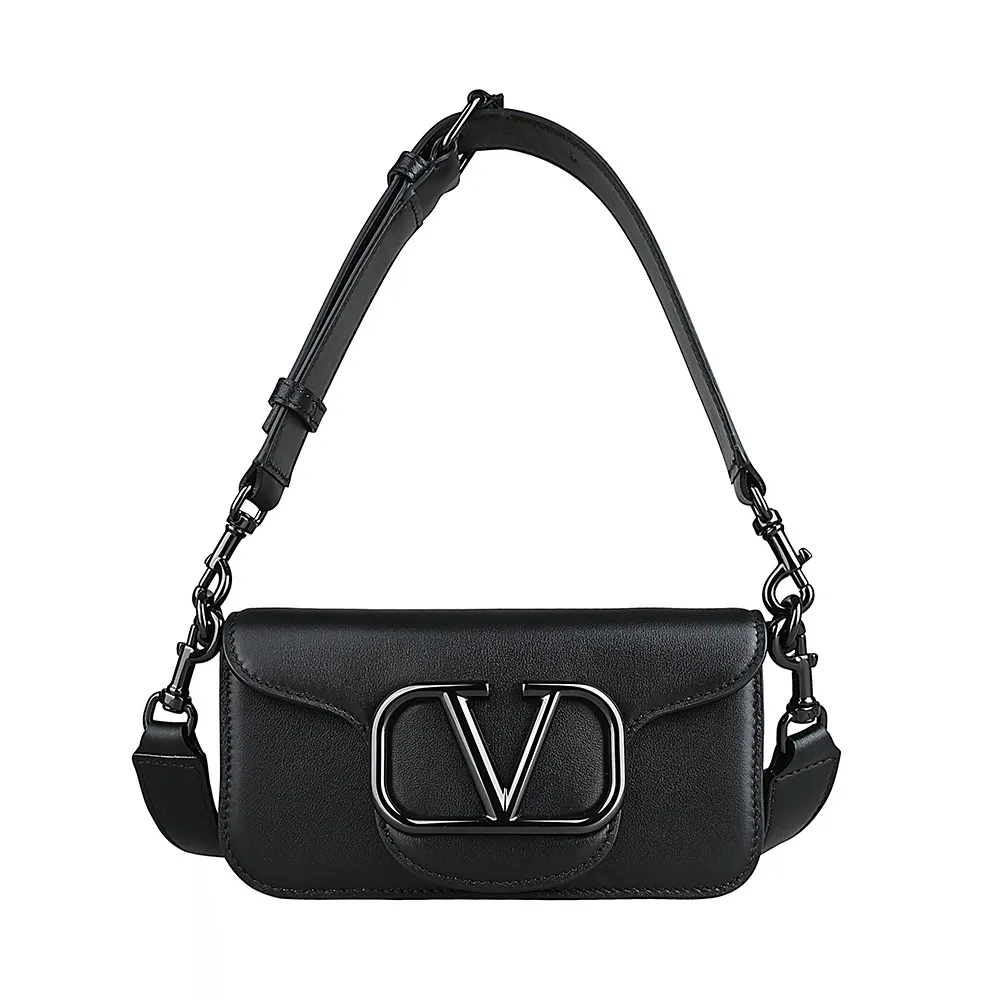 【VALENTINO 范倫鐵諾】VALENTINO GARAVANI LOCO簍空立體黑字LOGO設計小牛皮磁扣肩背斜背包(黑)