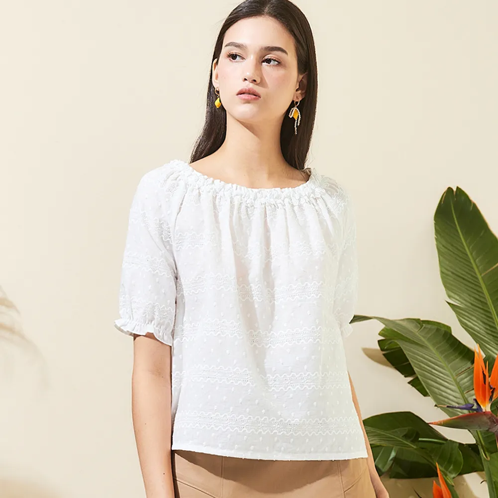 【TOWN’WEAR 棠葳】純棉繡花領上衣(中大尺碼/女上衣/女上著/短袖/透膚/輕薄/鏤空/刺繡/棉質)