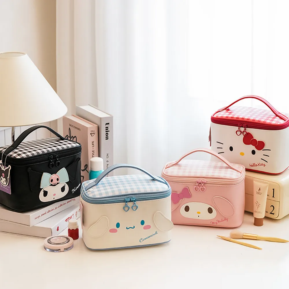 【SANRIO 三麗鷗】雙11 三麗鷗手提箱型大容量化妝包盥洗包(酷洛米/美樂蒂/大耳狗/凱蒂貓)