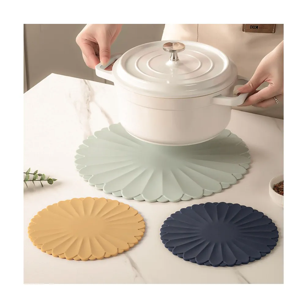 【zozo】3入組 花朵矽膠隔熱墊18cm(滑墊 止滑墊 餐墊 防燙墊 廚房)