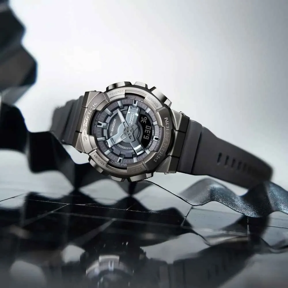 【CASIO 卡西歐】G-SHOCK 耀眼獨特 個性灰 金屬時尚 人氣雙顯 石英錶(GM-S110B-8A)