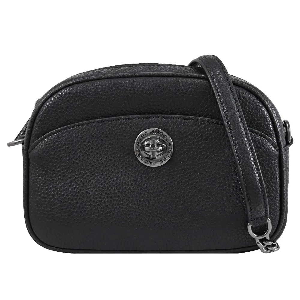 【MARC JACOBS】簡約金屬轉釦LOGO前口袋鏈帶斜背包(黑釦)