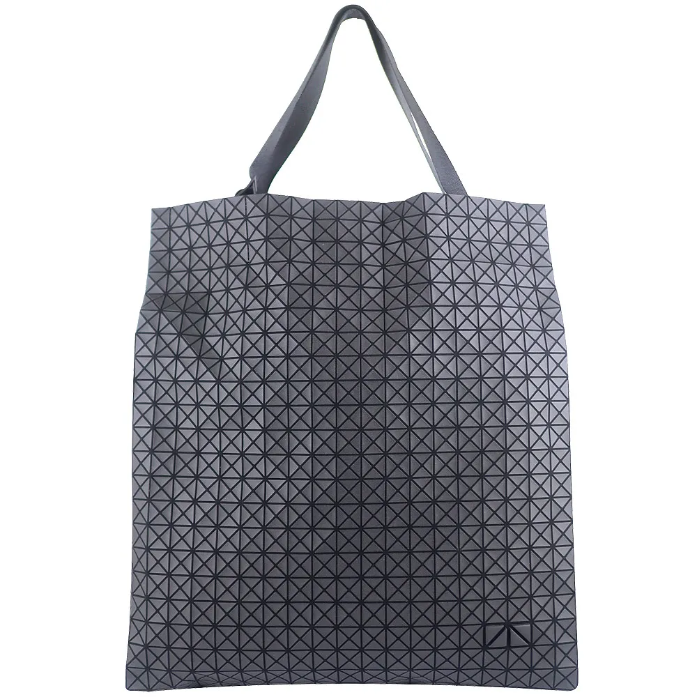 【ISSEY MIYAKE 三宅一生】BAOBAO 壓紋三角方格提背托特包(黑色)