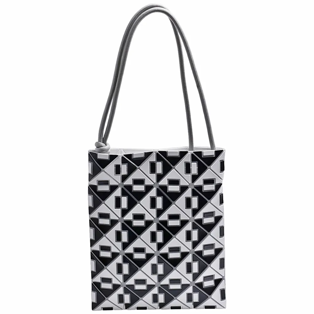 【ISSEY MIYAKE 三宅一生】三宅一生BAOBAO格紋透光幾何肩背包(白/黑色BB46-AG801-17)