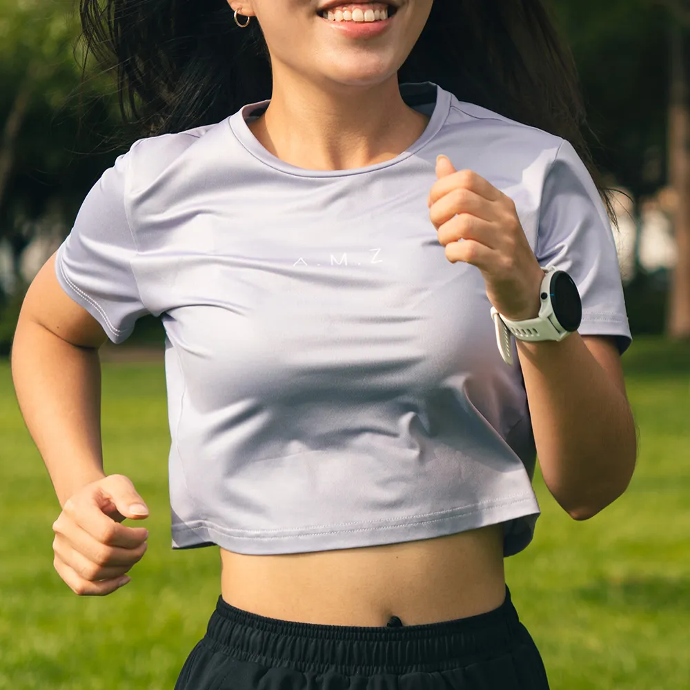 【A-MYZONE】女款短袖短版上衣 排汗上衣 跑衣 運動上衣 馬拉松(四向彈性 雙向透氣 吸濕快乾)