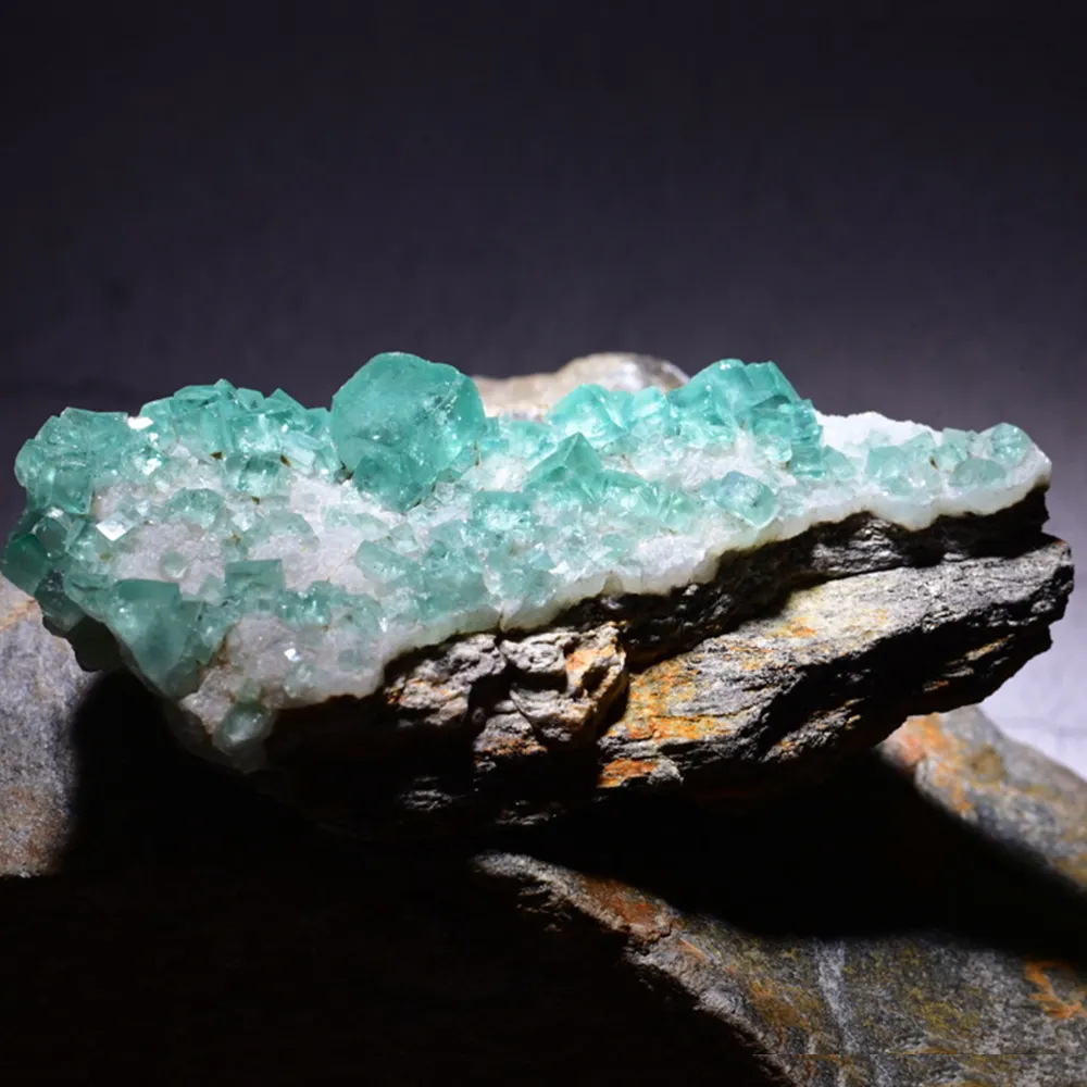 【SmileRocks 石麥】石麥水晶原礦  綠螢石帶圍岩原礦No.6204340561(SmilePad 9X9底板)