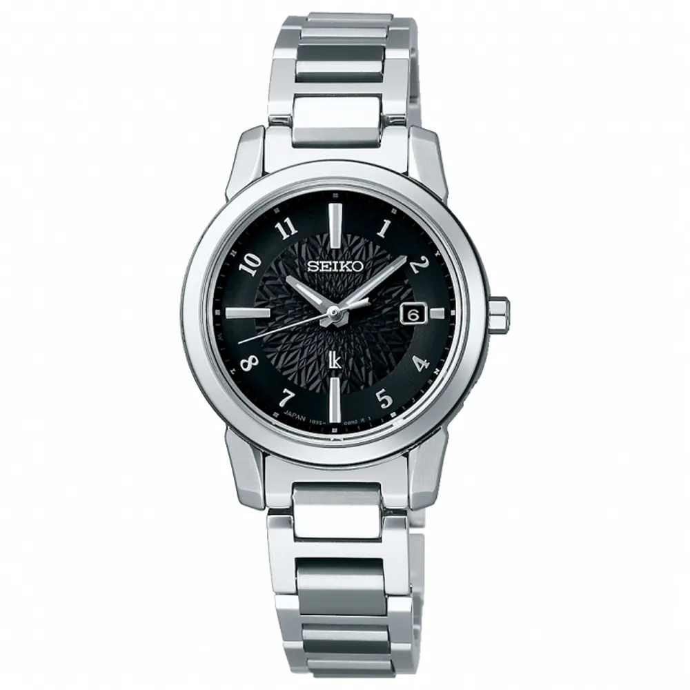 【SEIKO 精工】LUKIA 廣告款自信魅力鈦金屬太陽能萬年曆電波女錶-黑x銀/28mm 送禮(SSQV081J/1B35-0AN0D)