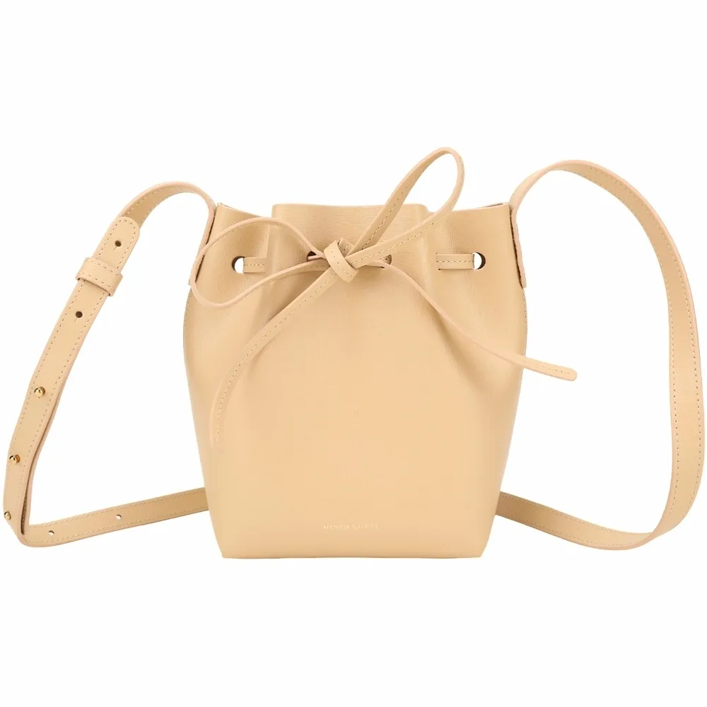 【MANSUR GAVRIEL】Bucket 防刮牛皮束口綁帶斜背水桶包(沙色 肩背 側背 真皮)