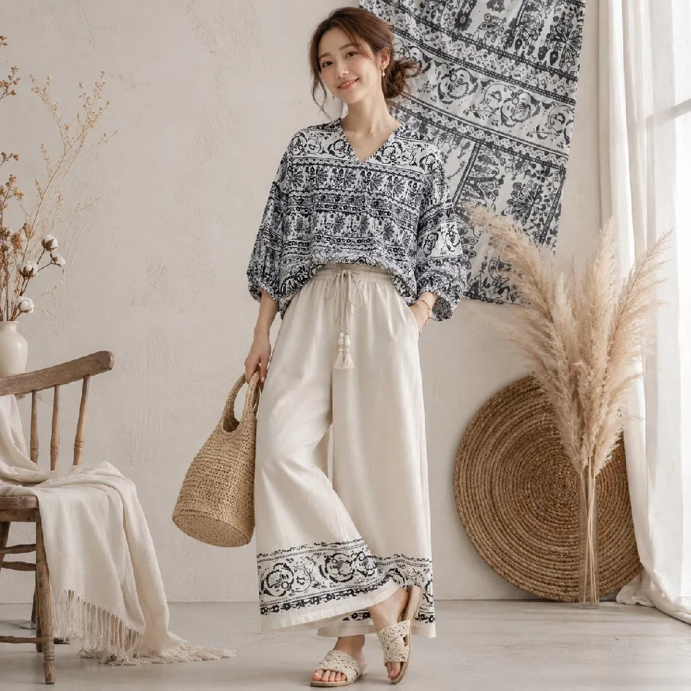 【PANGCHI 龐吉】PANGCHI 龐吉 出清品 黑白藝術風經典花紋輕薄上衣(2523212/11)
