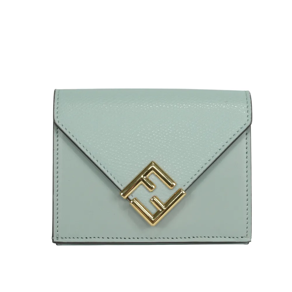 【FENDI 芬迪】FF Diamonds 小牛皮雙釦三折短夾(淺藍色)