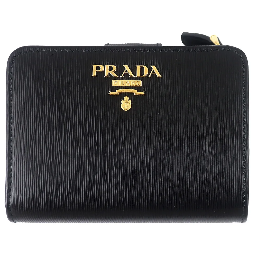 【PRADA 普拉達】品牌標誌直紋皮革翻蓋押扣短夾(黑/紅色)
