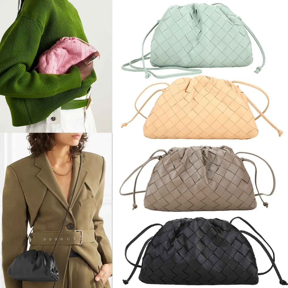 【BOTTEGA VENETA 寶緹嘉】BV Pouch 20 編織羊皮手拿 斜背雲朵包-多色可選