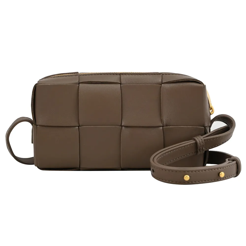 【BOTTEGA VENETA 寶緹嘉】Mini Cassette 簡約經典大格手工編織迷你相機包斜背包(褐)