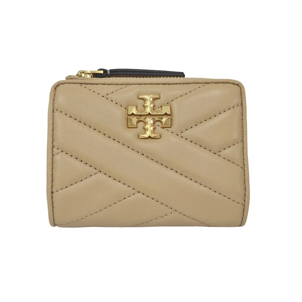 TORY BURCH KIRA CHEVRON 雙T金屬LOGO壓紋釦式短夾 奶茶色(贈原廠紙袋)