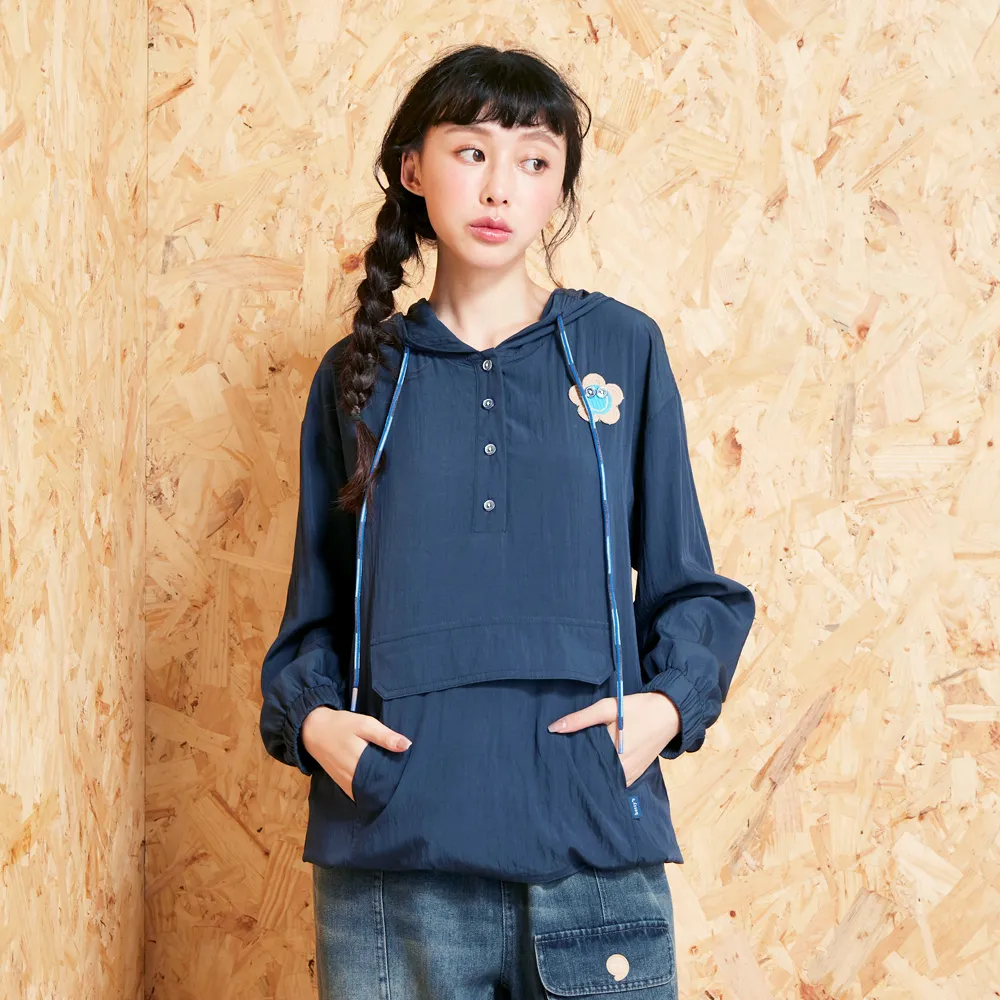 【betty’s 貝蒂思】出清品  針織笑臉花抽繩連帽上衣(深藍)