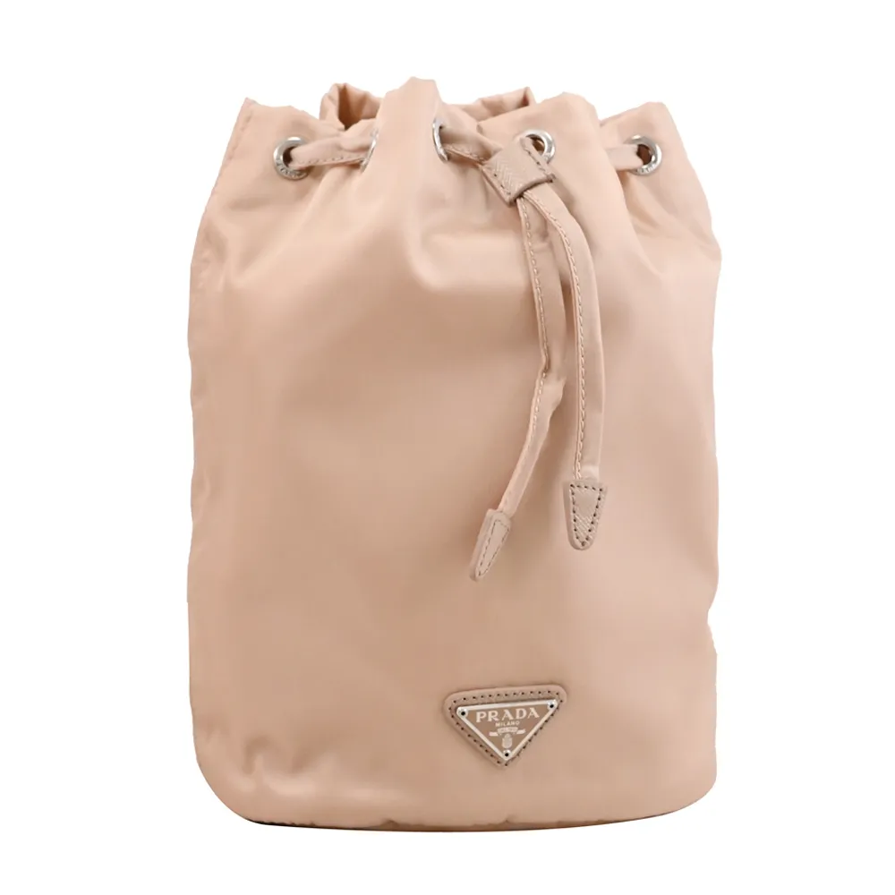 【PRADA 普拉達】經典三角LOGO尼龍束口小水桶包/萬用包(裸膚色)
