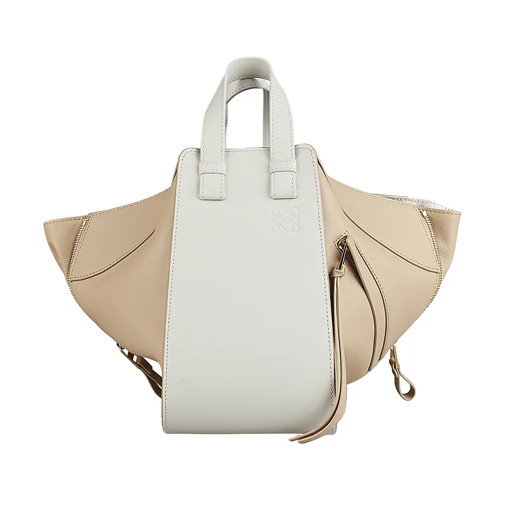 【LOEWE 羅威】LOEWE壓印LOGO拼接小牛皮鉤釦式手提斜背吊床包(米白x奶茶米棕)