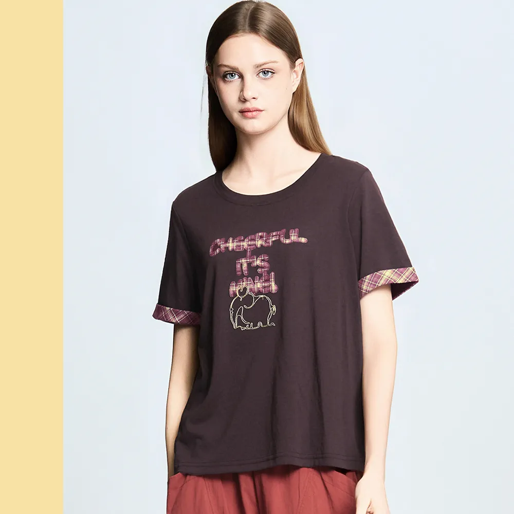 【Just Wear 佳葳】萌象格紋字母上衣(女上衣/短袖/輕透/格紋/拼接/可愛造型/休閒/百搭)