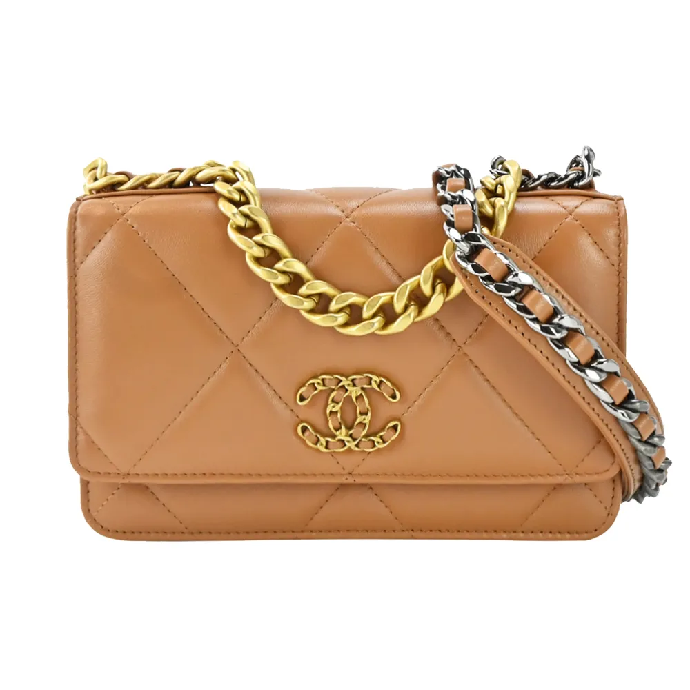 【CHANEL 香奈兒】19 經典LOGO菱格紋小羊皮WOC手拿/斜背包(棕色)