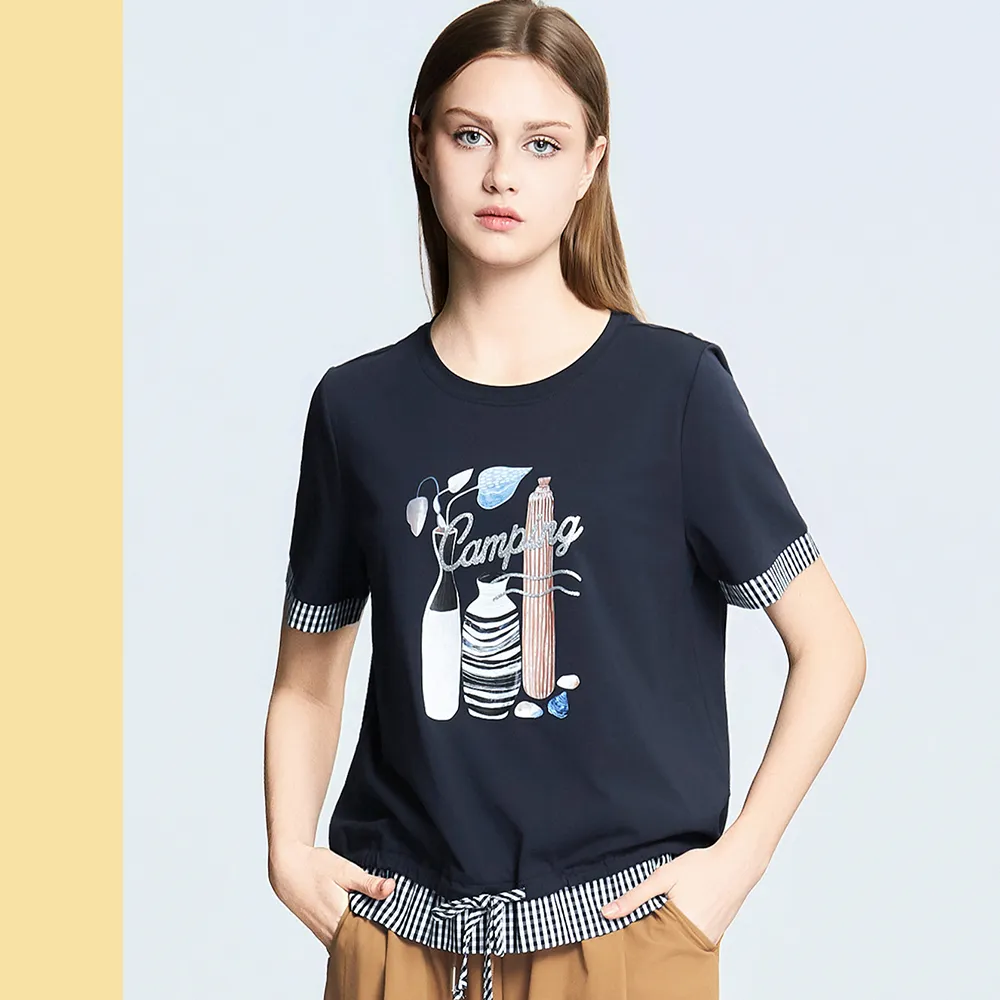 【Just Wear 佳葳】現代花瓶印圖格紋拼接上衣(女上衣/女上著/修身/短袖/格紋/拼接/休閒/百搭)