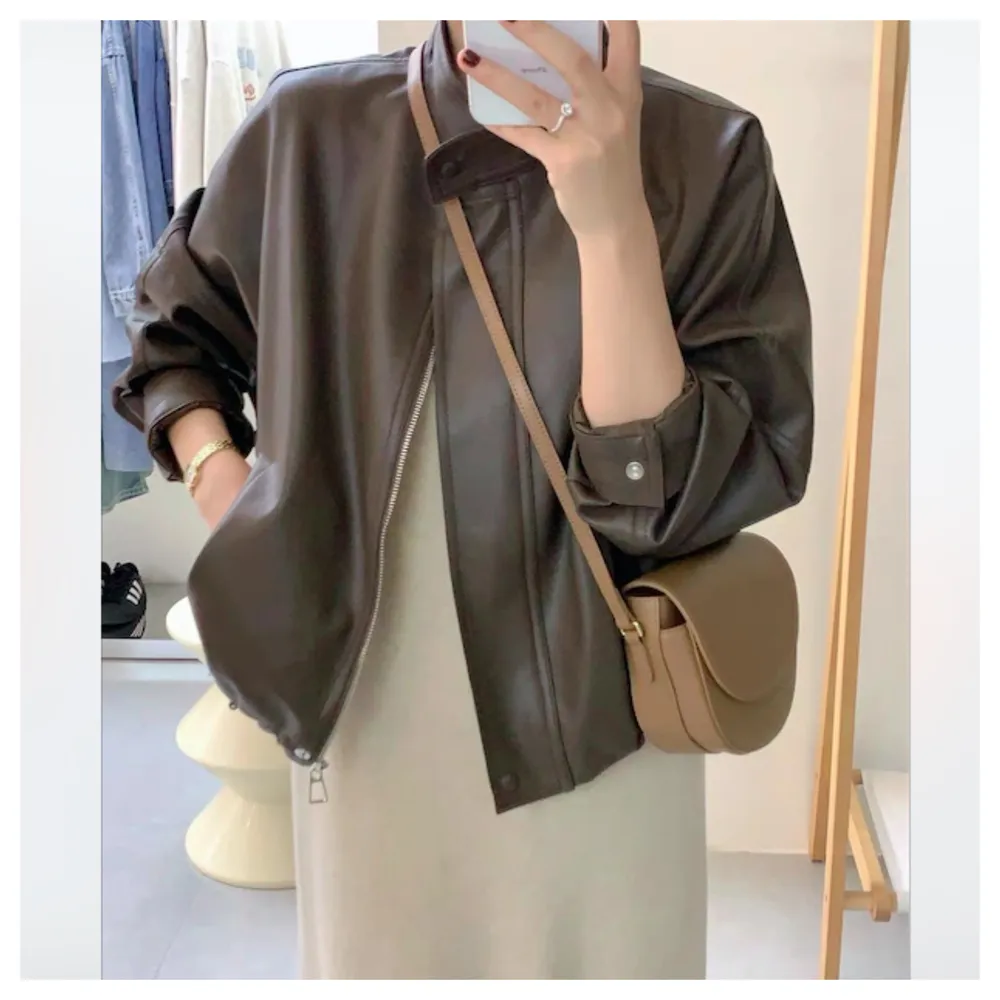 【AKARA】中大服飾 女裝 美式飛行員咖啡色仿皮皮衣夾克外套 M-3XL 現+預