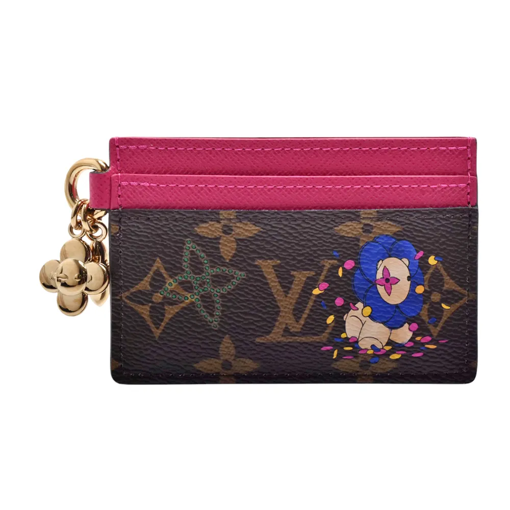 【Louis Vuitton 路易威登】M15332經典Vivienne Winter Holiday系列Monogram帆布小花吊飾卡夾(棕/桃紅)
