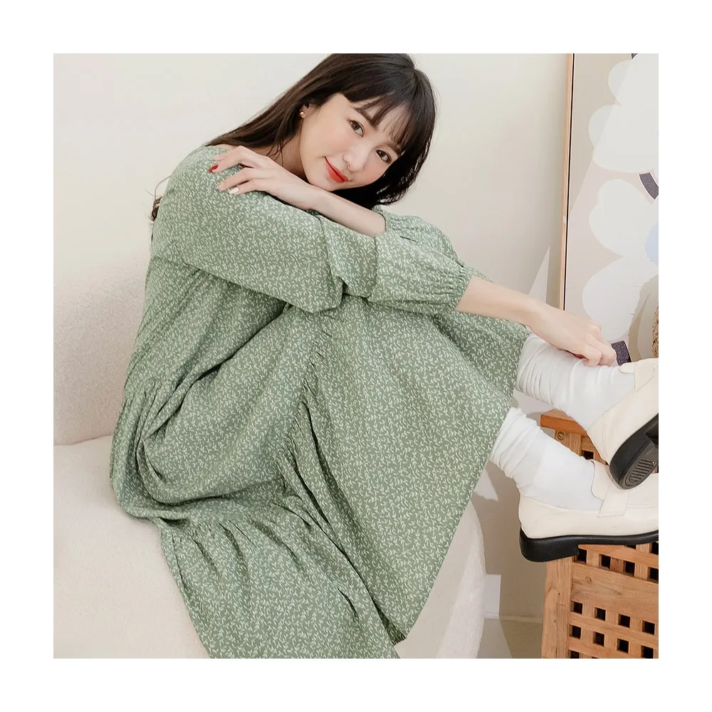 【OB 嚴選】小V領清新碎花拋袖蛋糕裙長洋裝 《DA9563》