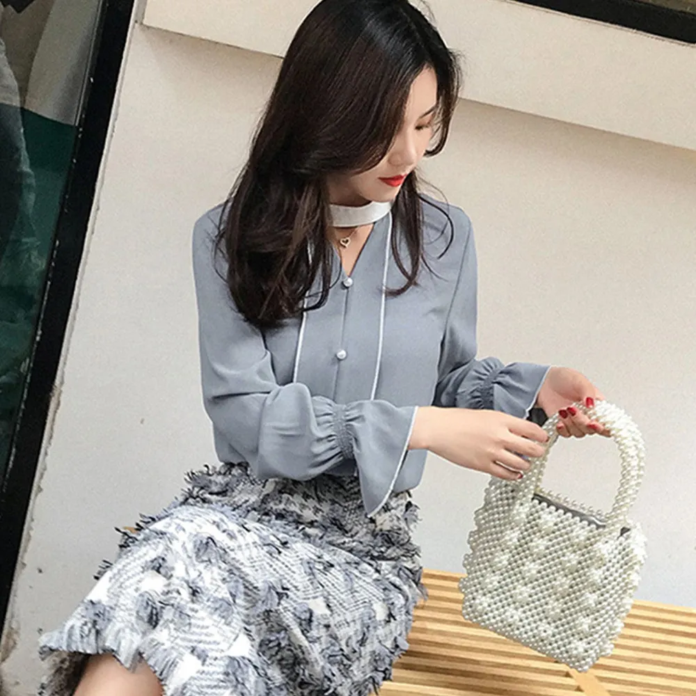 【LANNI 藍尼】● 小性感柔美氣質釘珠雪紡衫(上衣/雪紡衫/襯衫/薄長袖)